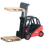 Linde Forklift with Pallets by Bruder
