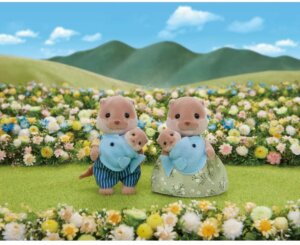Calico Critters Splashy Otter Family by Epoch Everlasting Play 2
