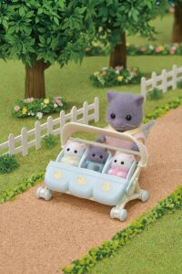 Calico Critters Persian Cat Triplets by Epoch Everlasting Play 2