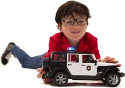 Jeep Rubicon Police Car with Policeman by Bruder 3