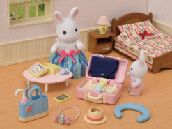 Calico Critters Snow Rabbit Mothers Weekend Travel Set by Epoch Everlasting Play 3