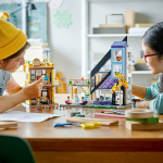 Friends Downtown Flower and Design Stores by Lego 2
