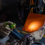 Green Frog Carabiner Flashlight - Image 4